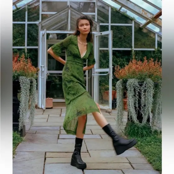 Urban Outfitters Florence Chiffon Mifi Dress - Picture 2 of 6